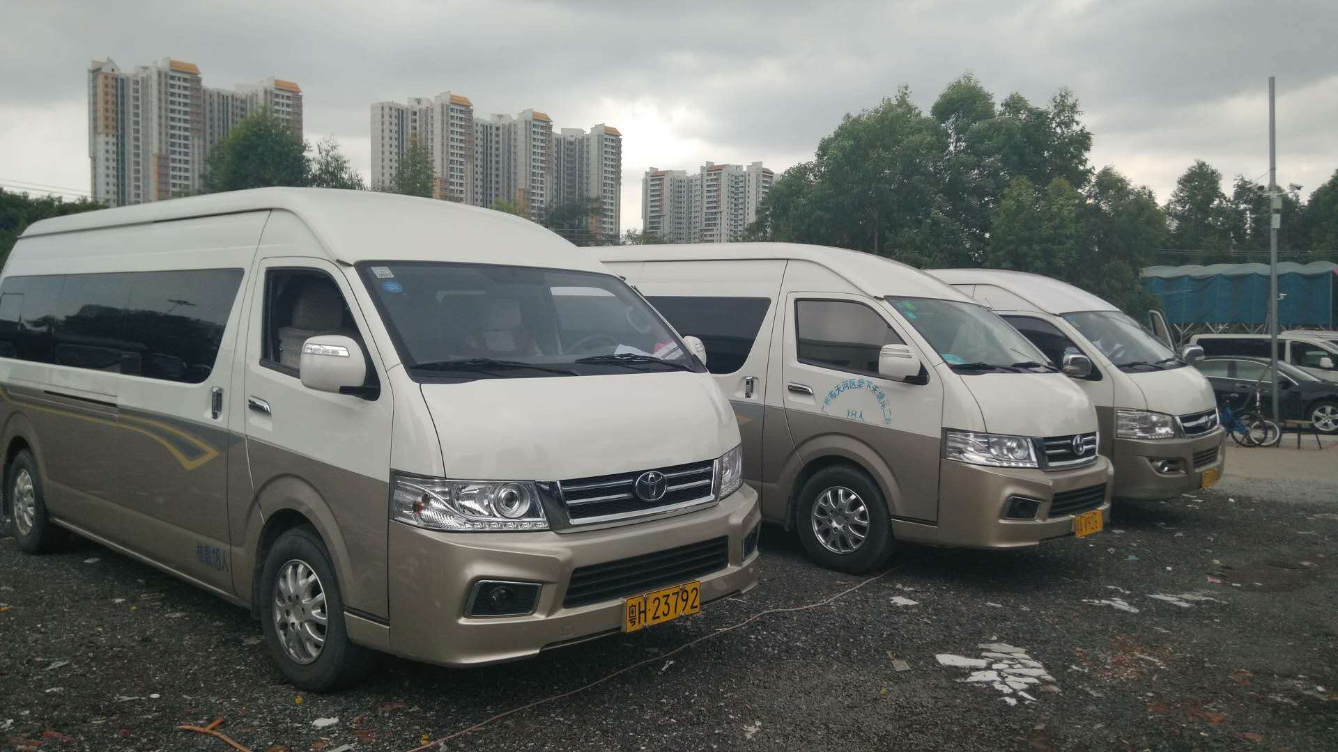 丰田海狮15-18座中巴商务车